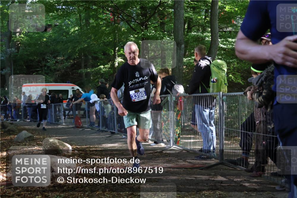 28.09.2025 - 33. Volkslauf durch das schöne Alstertal Strokosch-Dieckow http://msf.ph/oto/8967519 28.09.2025 11:42:54 Ziel 1630, 3343, 3398 meine-sportfotos.de