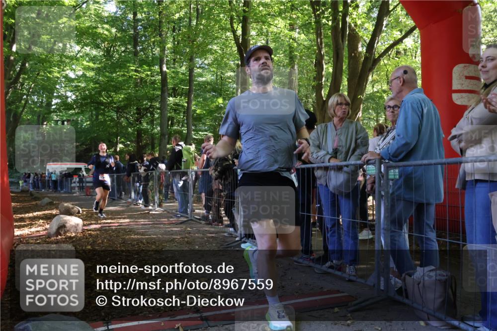 28.09.2025 - 33. Volkslauf durch das schöne Alstertal Strokosch-Dieckow http://msf.ph/oto/8967559 28.09.2025 11:43:10 Ziel 1548, 1562 meine-sportfotos.de
