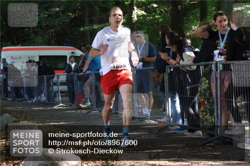 28.09.2025 - 33. Volkslauf durch das schöne Alstertal Strokosch-Dieckow http://msf.ph/oto/8967600 28.09.2025 11:43:48 Ziel 1859 meine-sportfotos.de