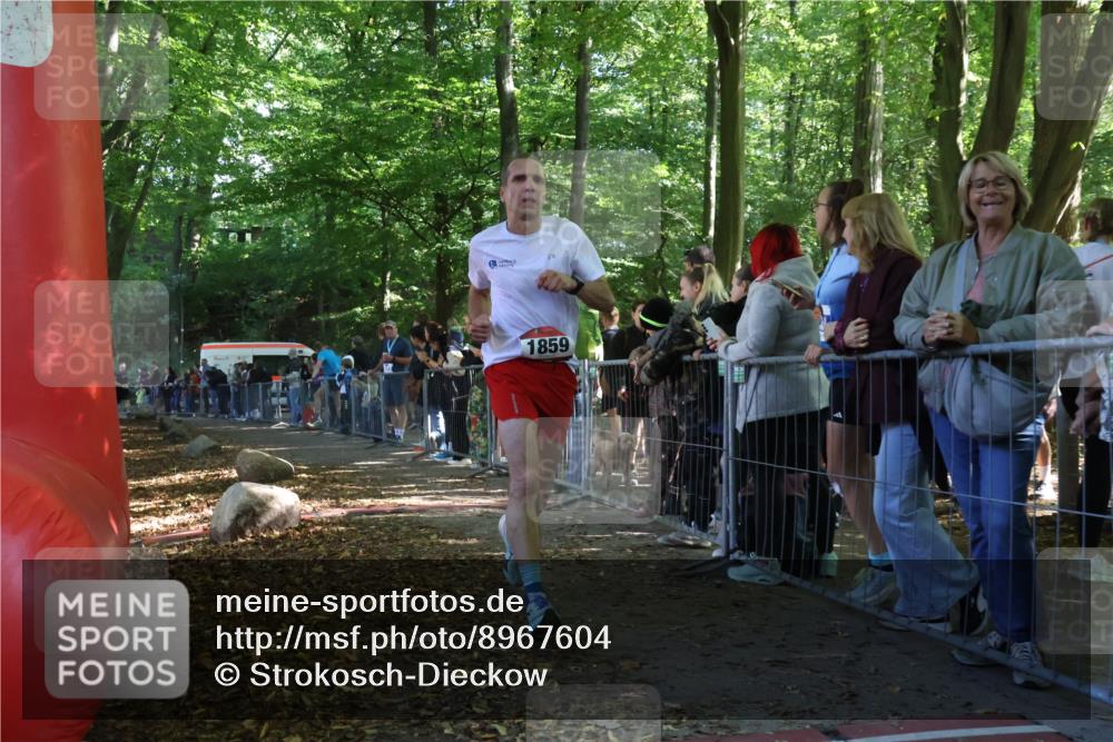 28.09.2025 - 33. Volkslauf durch das schöne Alstertal Strokosch-Dieckow http://msf.ph/oto/8967604 28.09.2025 11:43:50 Ziel 1859 meine-sportfotos.de