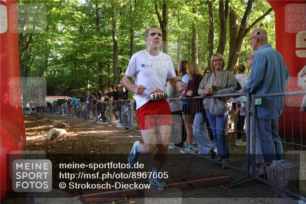 28.09.2025 - 33. Volkslauf durch das schöne Alstertal Strokosch-Dieckow http://msf.ph/oto/8967605 28.09.2025 11:43:50 Ziel 1859 meine-sportfotos.de