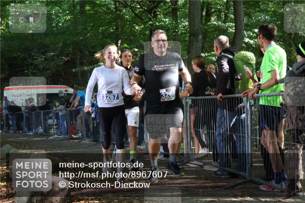 28.09.2025 - 33. Volkslauf durch das schöne Alstertal Strokosch-Dieckow http://msf.ph/oto/8967607 28.09.2025 11:44:00 Ziel 1597, 3267, 3268 meine-sportfotos.de