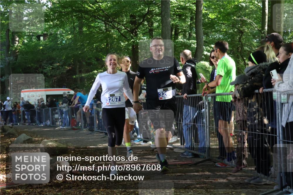 28.09.2025 - 33. Volkslauf durch das schöne Alstertal Strokosch-Dieckow http://msf.ph/oto/8967608 28.09.2025 11:44:00 Ziel 1597, 3267, 3268 meine-sportfotos.de