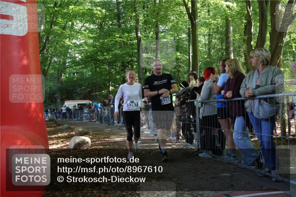 28.09.2025 - 33. Volkslauf durch das schöne Alstertal Strokosch-Dieckow http://msf.ph/oto/8967610 28.09.2025 11:44:01 Ziel 1597, 3267, 3268, 3323 meine-sportfotos.de