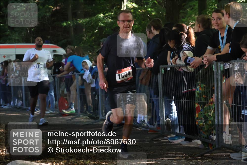 28.09.2025 - 33. Volkslauf durch das schöne Alstertal Strokosch-Dieckow http://msf.ph/oto/8967630 28.09.2025 11:44:22 Ziel 1577, 1604, 3104 meine-sportfotos.de