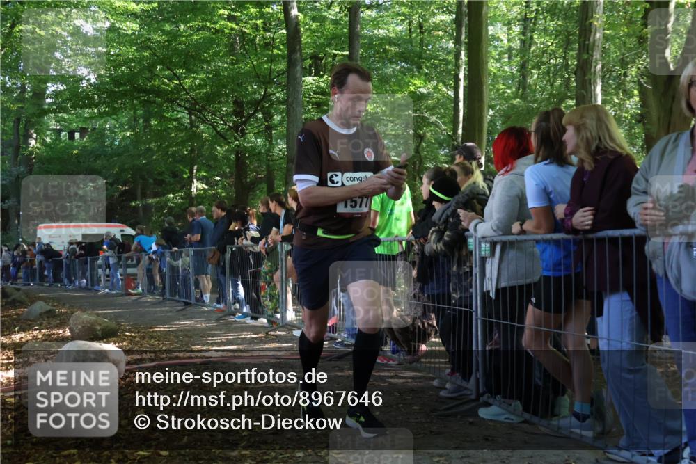 28.09.2025 - 33. Volkslauf durch das schöne Alstertal Strokosch-Dieckow http://msf.ph/oto/8967646 28.09.2025 11:44:31 Ziel 1569, 1577 meine-sportfotos.de