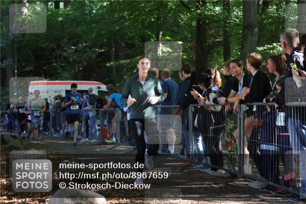 28.09.2025 - 33. Volkslauf durch das schöne Alstertal Strokosch-Dieckow http://msf.ph/oto/8967659 28.09.2025 11:44:49 Ziel 1533, 3126, 3276 meine-sportfotos.de