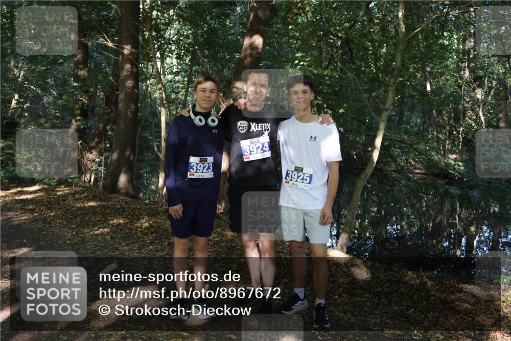 28.09.2025 - 33. Volkslauf durch das schöne Alstertal Strokosch-Dieckow http://msf.ph/oto/8967672 28.09.2025 10:24:00 Laufen 3923, 07, 3924, 3925 meine-sportfotos.de