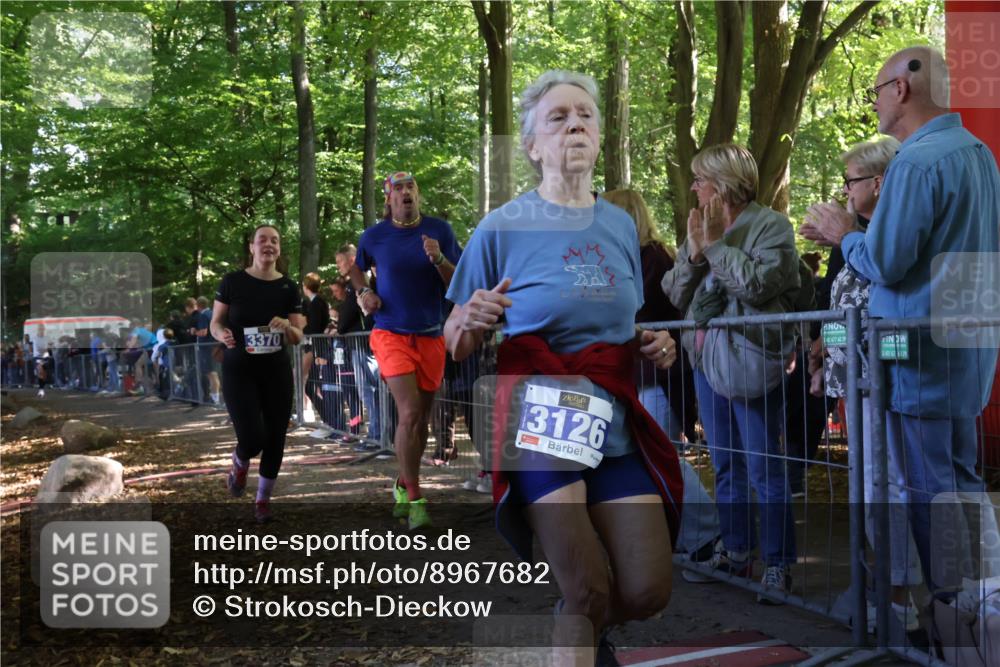 28.09.2025 - 33. Volkslauf durch das schöne Alstertal Strokosch-Dieckow http://msf.ph/oto/8967682 28.09.2025 11:45:00 Ziel 1576, 1586, 3370 meine-sportfotos.de