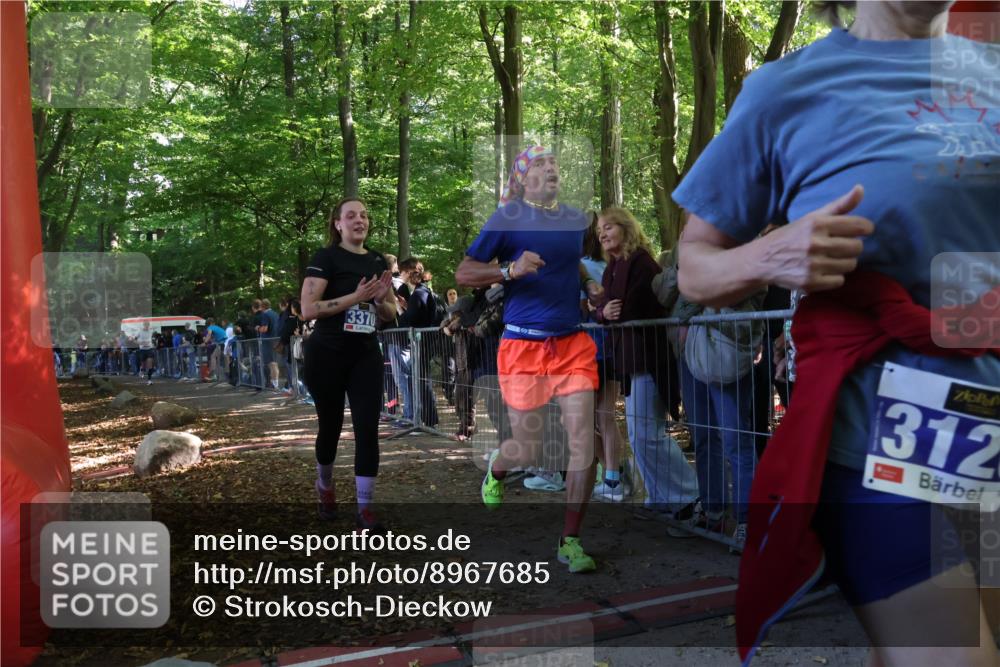 28.09.2025 - 33. Volkslauf durch das schöne Alstertal Strokosch-Dieckow http://msf.ph/oto/8967685 28.09.2025 11:45:00 Ziel 1576, 1586, 3370 meine-sportfotos.de