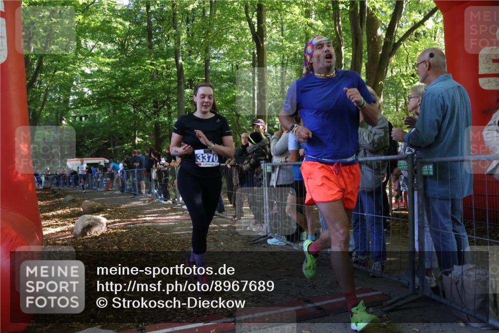 28.09.2025 - 33. Volkslauf durch das schöne Alstertal Strokosch-Dieckow http://msf.ph/oto/8967689 28.09.2025 11:45:00 Ziel 1576, 1586, 3370 meine-sportfotos.de
