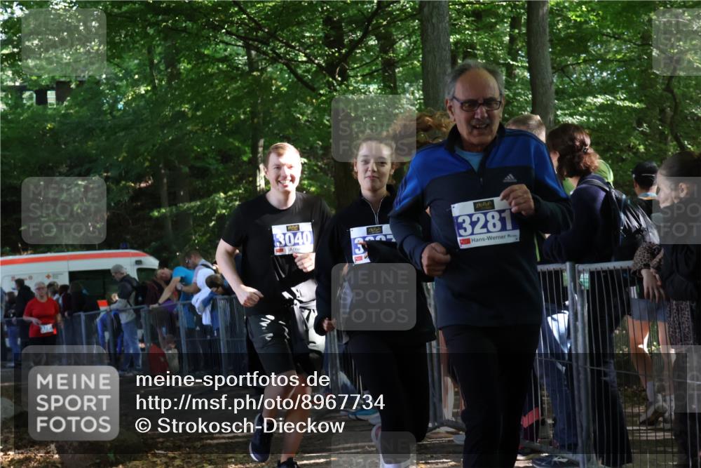 28.09.2025 - 33. Volkslauf durch das schöne Alstertal Strokosch-Dieckow http://msf.ph/oto/8967734 28.09.2025 11:45:23 Ziel 3040, 3087, 3281, 3289 meine-sportfotos.de