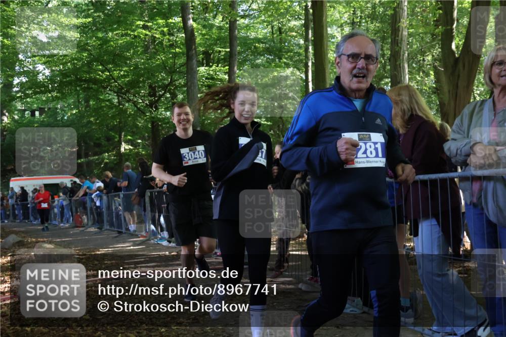 28.09.2025 - 33. Volkslauf durch das schöne Alstertal Strokosch-Dieckow http://msf.ph/oto/8967741 28.09.2025 11:45:24 Ziel 3040, 3087, 3289 meine-sportfotos.de