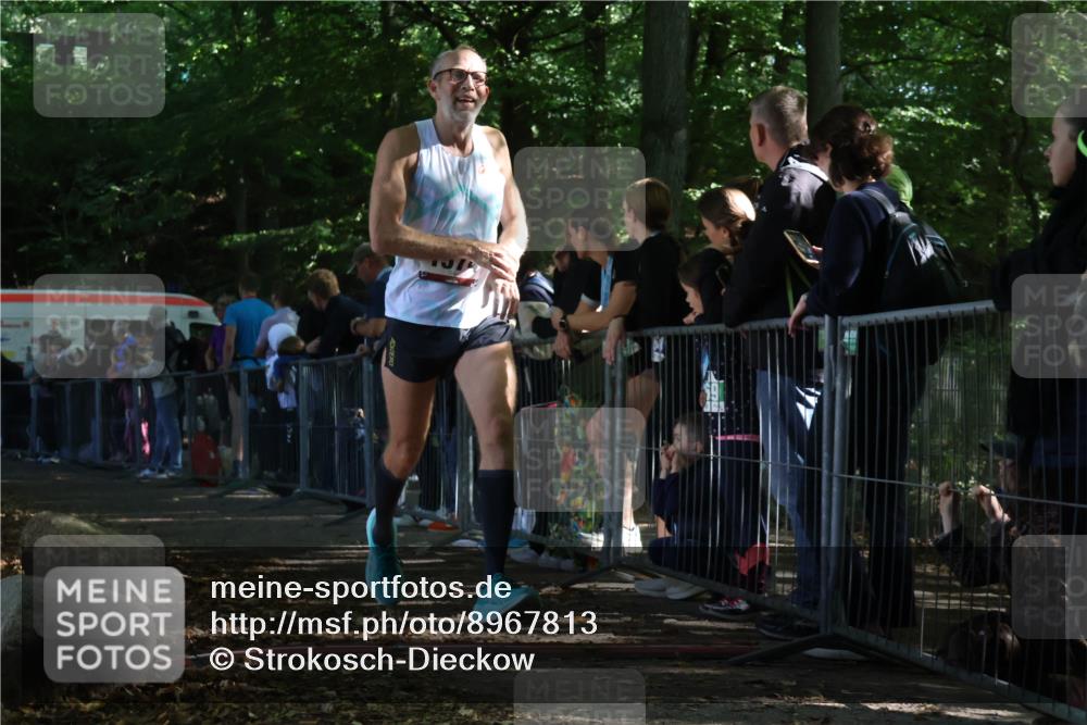 28.09.2025 - 33. Volkslauf durch das schöne Alstertal Strokosch-Dieckow http://msf.ph/oto/8967813 28.09.2025 11:45:52 Ziel 1572, 1574 meine-sportfotos.de