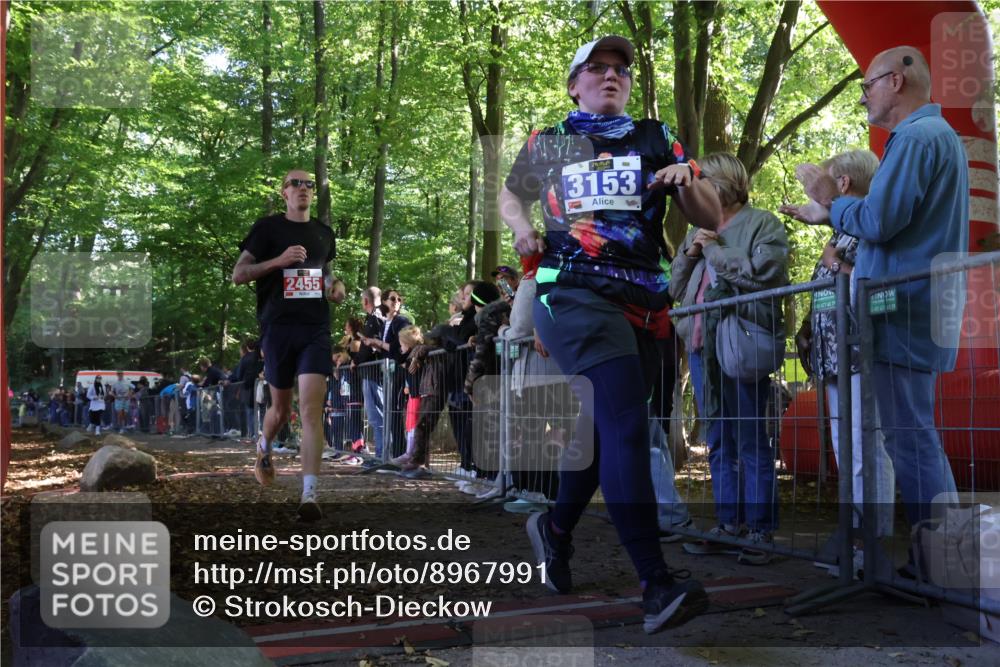 28.09.2025 - 33. Volkslauf durch das schöne Alstertal Strokosch-Dieckow http://msf.ph/oto/8967991 28.09.2025 11:46:45 Ziel 1802, 2455, 3153, 3901 meine-sportfotos.de