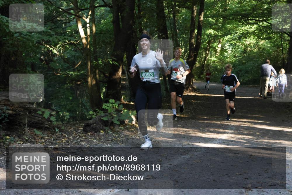 28.09.2025 - 33. Volkslauf durch das schöne Alstertal Strokosch-Dieckow http://msf.ph/oto/8968119 28.09.2025 10:53:52 Laufen 4093 meine-sportfotos.de