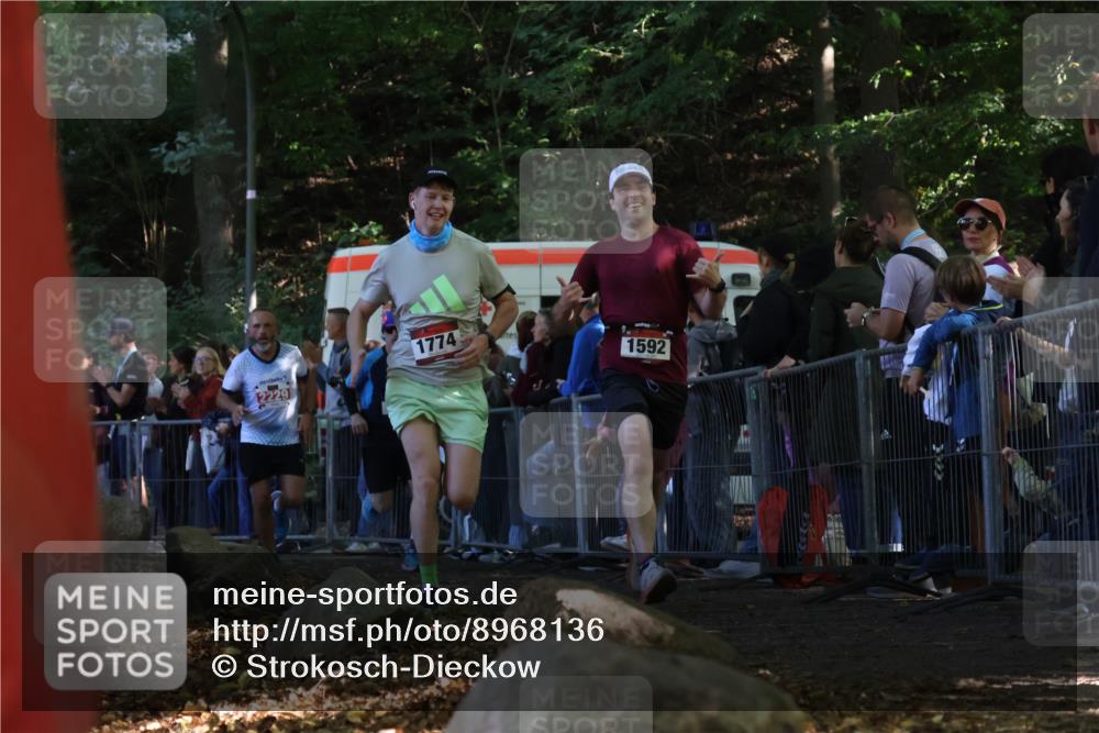 28.09.2025 - 33. Volkslauf durch das schöne Alstertal Strokosch-Dieckow http://msf.ph/oto/8968136 28.09.2025 11:48:29 Ziel 1559, 1592, 1774, 2229 meine-sportfotos.de