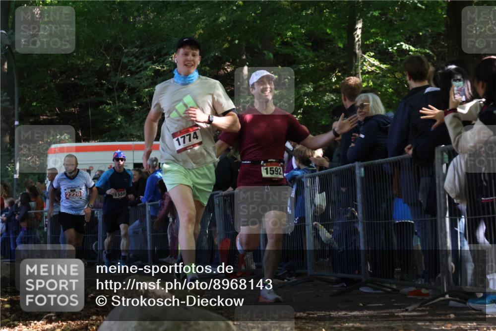 28.09.2025 - 33. Volkslauf durch das schöne Alstertal Strokosch-Dieckow http://msf.ph/oto/8968143 28.09.2025 11:48:30 Ziel 1559, 1592, 1774, 2229 meine-sportfotos.de