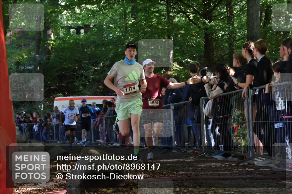 28.09.2025 - 33. Volkslauf durch das schöne Alstertal Strokosch-Dieckow http://msf.ph/oto/8968147 28.09.2025 11:48:30 Ziel 1559, 1592, 1774, 2229 meine-sportfotos.de