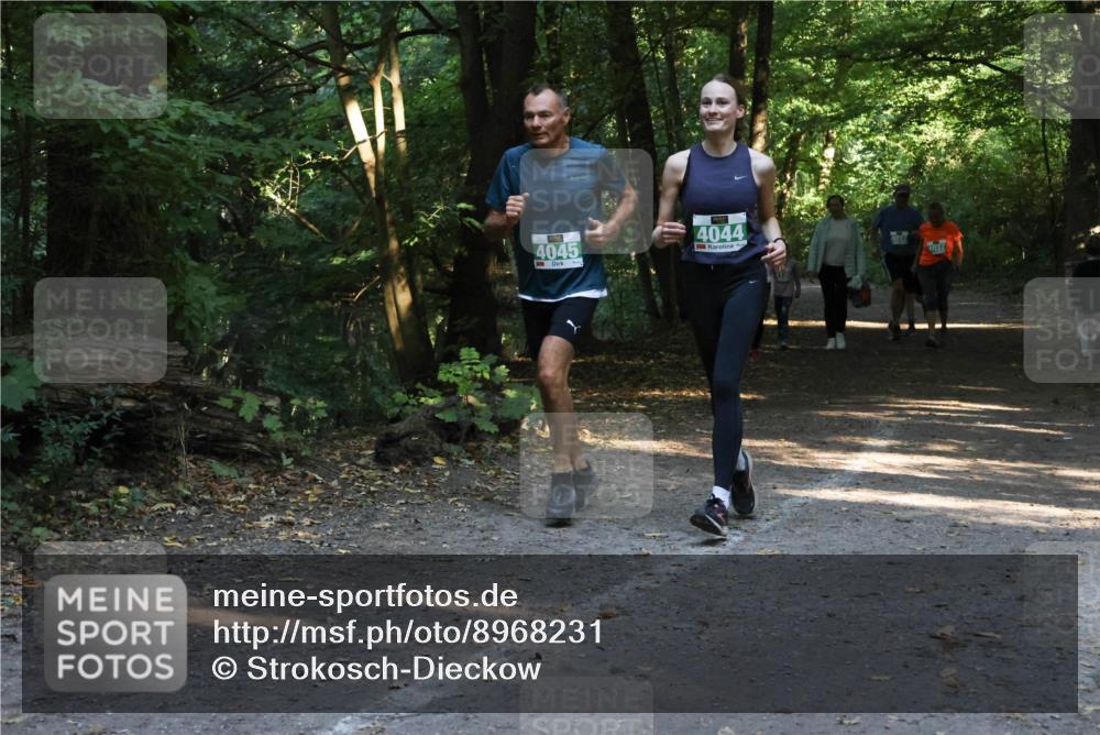 28.09.2025 - 33. Volkslauf durch das schöne Alstertal Strokosch-Dieckow http://msf.ph/oto/8968231 28.09.2025 10:55:31 Laufen 4045, 4044 meine-sportfotos.de