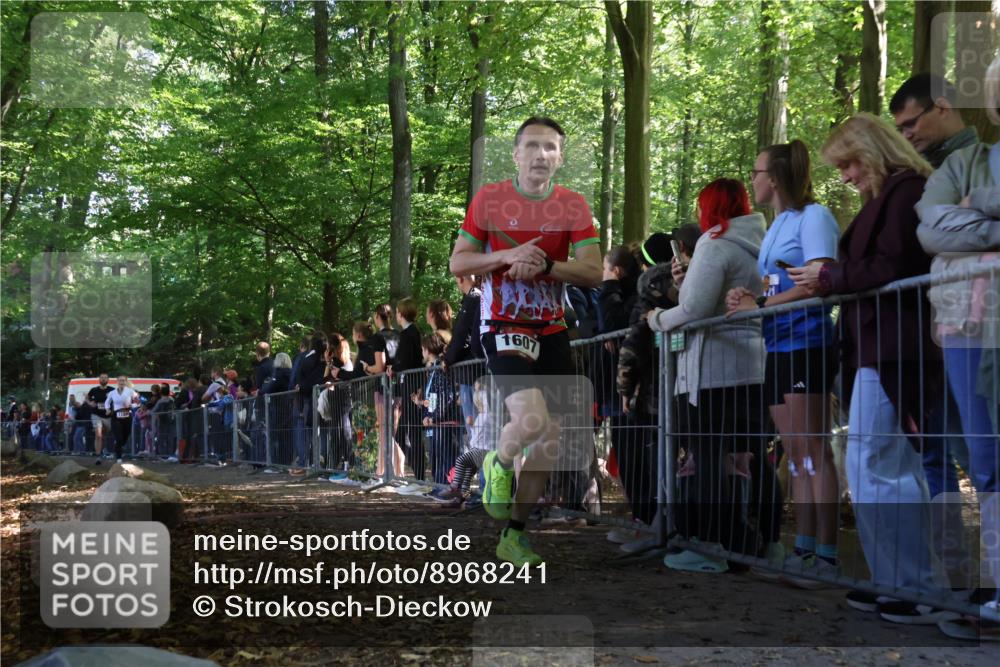 28.09.2025 - 33. Volkslauf durch das schöne Alstertal Strokosch-Dieckow http://msf.ph/oto/8968241 28.09.2025 11:48:47 Ziel 1123, 1606, 1607 meine-sportfotos.de