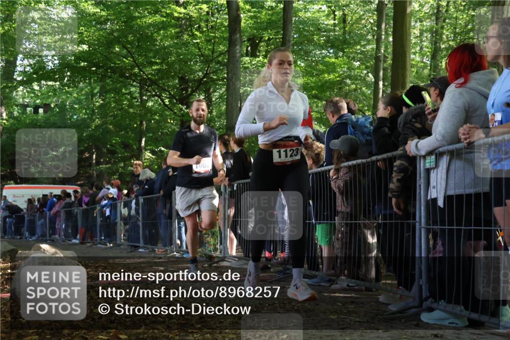 28.09.2025 - 33. Volkslauf durch das schöne Alstertal Strokosch-Dieckow http://msf.ph/oto/8968257 28.09.2025 11:48:51 Ziel 1123, 1588, 1606, 2241 meine-sportfotos.de