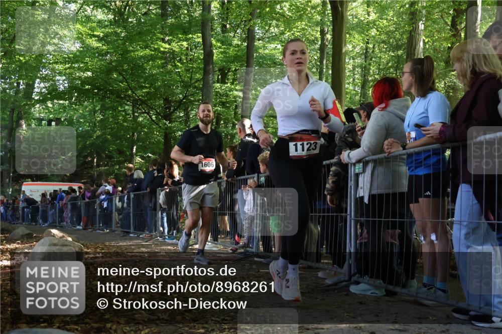 28.09.2025 - 33. Volkslauf durch das schöne Alstertal Strokosch-Dieckow http://msf.ph/oto/8968261 28.09.2025 11:48:51 Ziel 1123, 1588, 1606, 2241 meine-sportfotos.de
