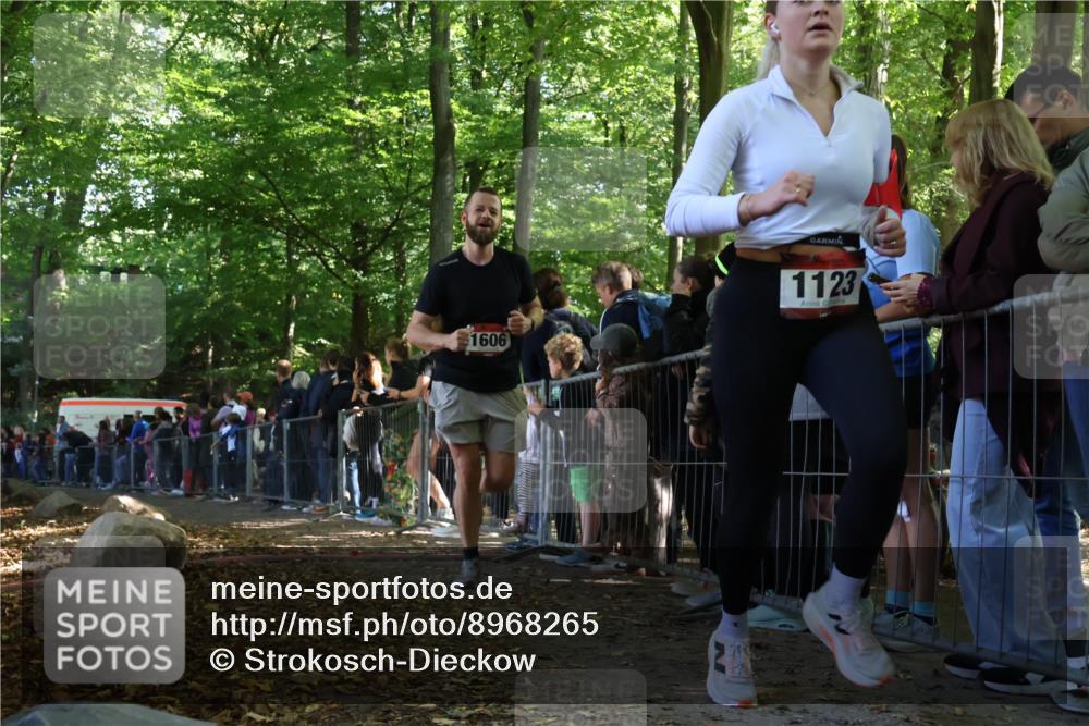 28.09.2025 - 33. Volkslauf durch das schöne Alstertal Strokosch-Dieckow http://msf.ph/oto/8968265 28.09.2025 11:48:52 Ziel 1123, 1588, 1606, 2241 meine-sportfotos.de