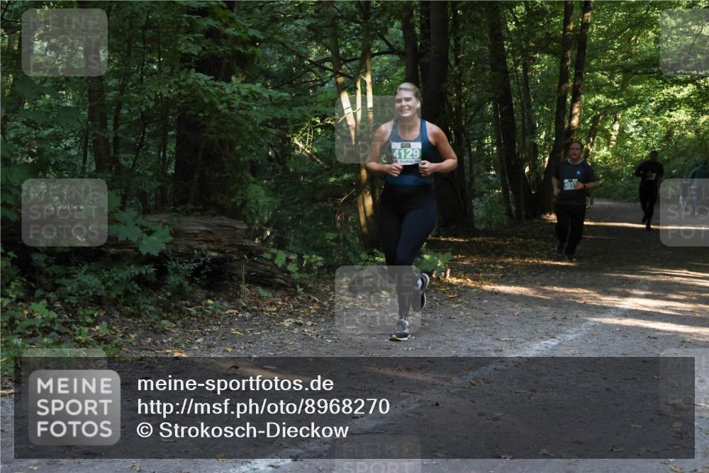 28.09.2025 - 33. Volkslauf durch das schöne Alstertal Strokosch-Dieckow http://msf.ph/oto/8968270 28.09.2025 10:55:50 Laufen 4129, 401 meine-sportfotos.de