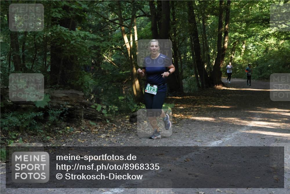28.09.2025 - 33. Volkslauf durch das schöne Alstertal Strokosch-Dieckow http://msf.ph/oto/8968335 28.09.2025 10:56:27 Laufen 4123 meine-sportfotos.de