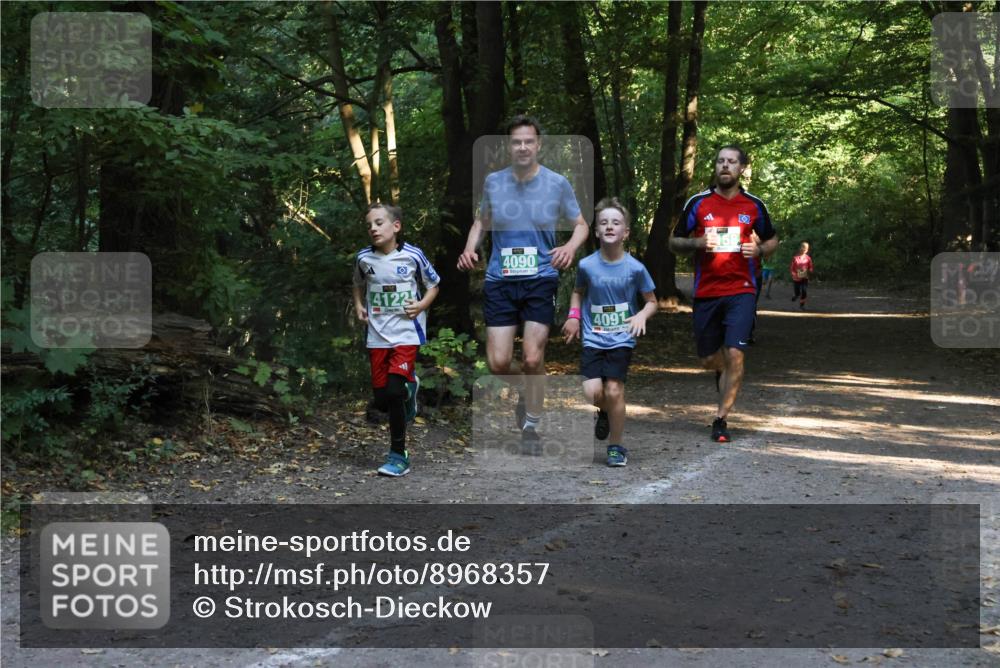 28.09.2025 - 33. Volkslauf durch das schöne Alstertal Strokosch-Dieckow http://msf.ph/oto/8968357 28.09.2025 10:56:47 Laufen 4122, 4090, 4091 meine-sportfotos.de