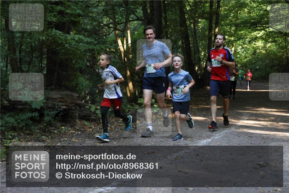 28.09.2025 - 33. Volkslauf durch das schöne Alstertal Strokosch-Dieckow http://msf.ph/oto/8968361 28.09.2025 10:56:47 Laufen 4090, 409, 4156 meine-sportfotos.de