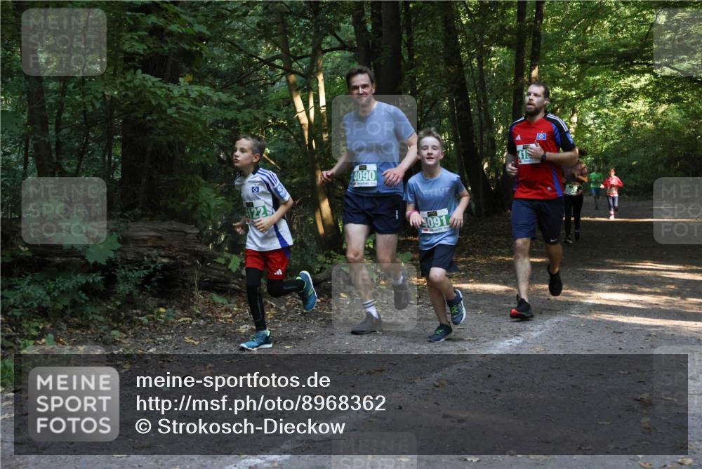28.09.2025 - 33. Volkslauf durch das schöne Alstertal Strokosch-Dieckow http://msf.ph/oto/8968362 28.09.2025 10:56:47 Laufen 4090, 091 meine-sportfotos.de