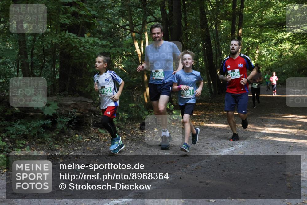 28.09.2025 - 33. Volkslauf durch das schöne Alstertal Strokosch-Dieckow http://msf.ph/oto/8968364 28.09.2025 10:56:47 Laufen 4122, 4090, 4091, 4156 meine-sportfotos.de