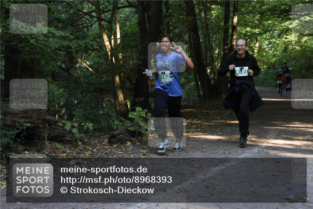 28.09.2025 - 33. Volkslauf durch das schöne Alstertal Strokosch-Dieckow http://msf.ph/oto/8968393 28.09.2025 10:57:25 Laufen 4102, 4101 meine-sportfotos.de