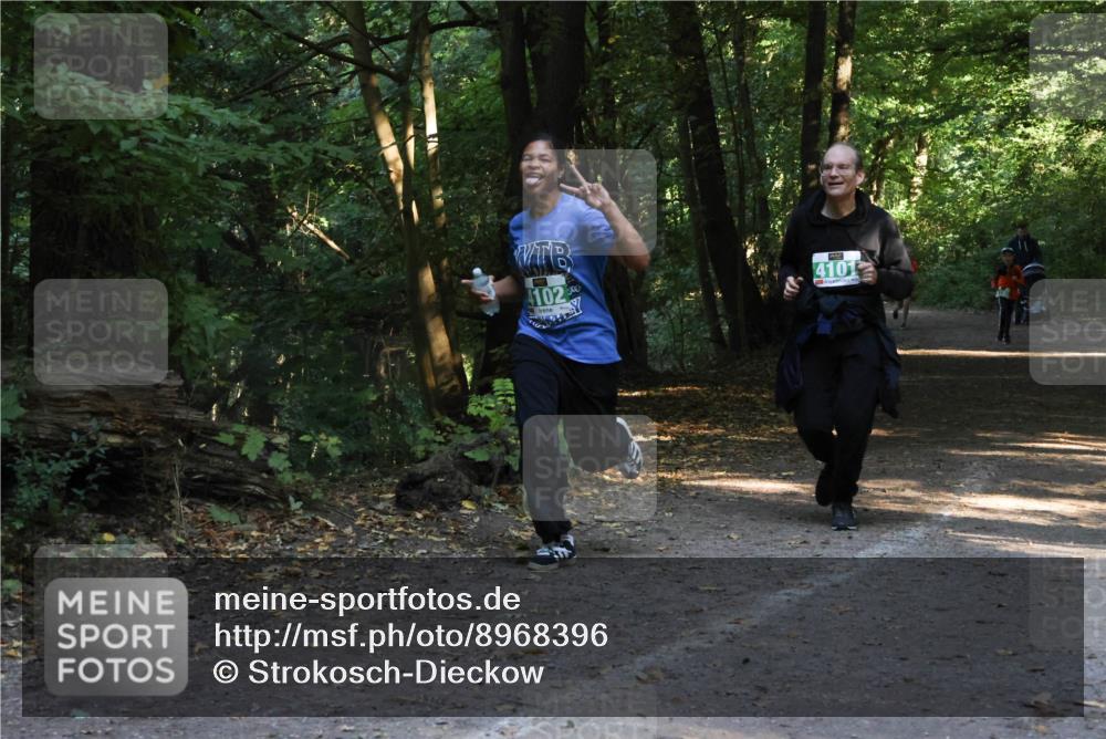 28.09.2025 - 33. Volkslauf durch das schöne Alstertal Strokosch-Dieckow http://msf.ph/oto/8968396 28.09.2025 10:57:25 Laufen 4102, 4101 meine-sportfotos.de