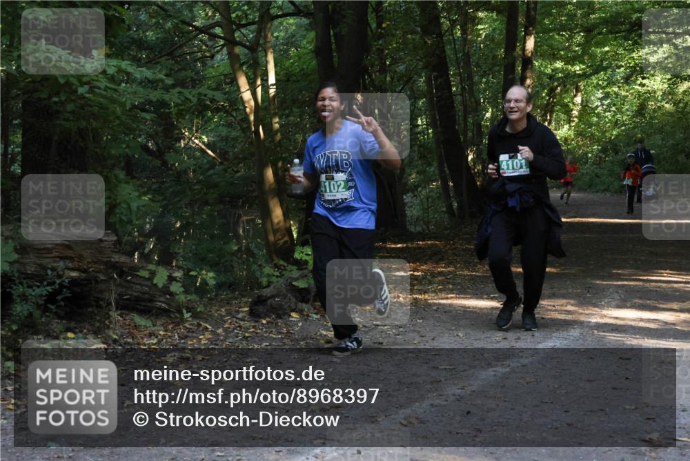28.09.2025 - 33. Volkslauf durch das schöne Alstertal Strokosch-Dieckow http://msf.ph/oto/8968397 28.09.2025 10:57:25 Laufen 4102, 4101 meine-sportfotos.de