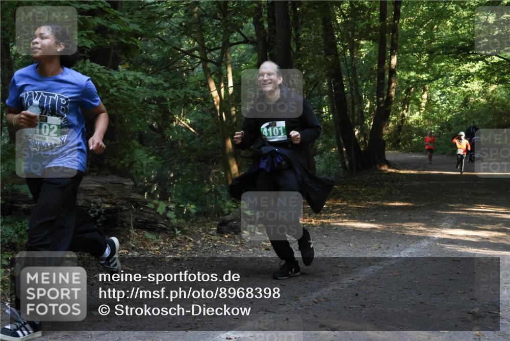 28.09.2025 - 33. Volkslauf durch das schöne Alstertal Strokosch-Dieckow http://msf.ph/oto/8968398 28.09.2025 10:57:26 Laufen 102, 4101 meine-sportfotos.de