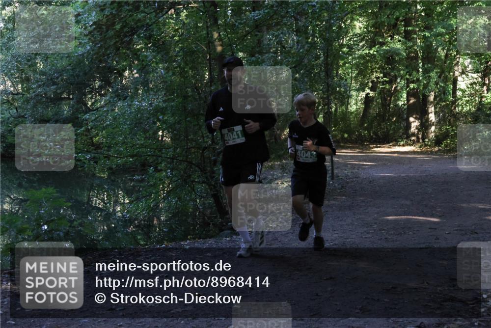 28.09.2025 - 33. Volkslauf durch das schöne Alstertal Strokosch-Dieckow http://msf.ph/oto/8968414 28.09.2025 10:58:38 Laufen 4041, 4043 meine-sportfotos.de