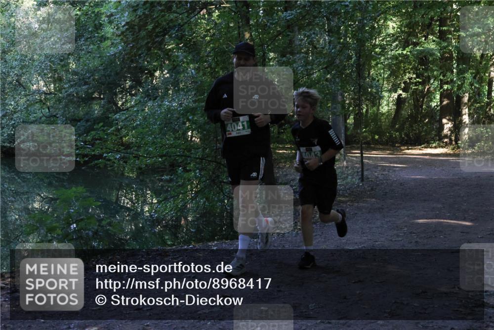 28.09.2025 - 33. Volkslauf durch das schöne Alstertal Strokosch-Dieckow http://msf.ph/oto/8968417 28.09.2025 10:58:39 Laufen 4041, 4043 meine-sportfotos.de