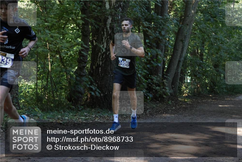28.09.2025 - 33. Volkslauf durch das schöne Alstertal Strokosch-Dieckow http://msf.ph/oto/8968733 28.09.2025 11:13:20 Laufen 3406, 39 meine-sportfotos.de