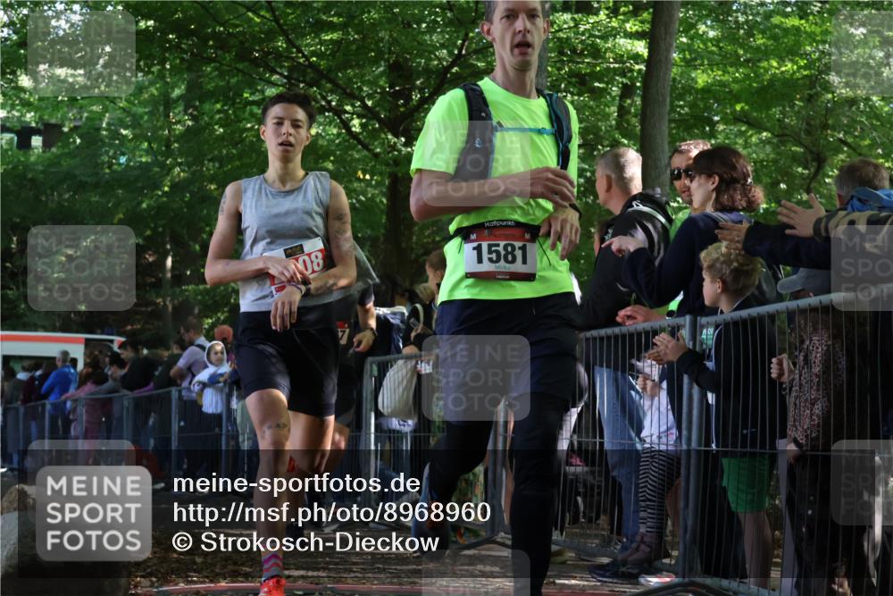 28.09.2025 - 33. Volkslauf durch das schöne Alstertal Strokosch-Dieckow http://msf.ph/oto/8968960 28.09.2025 11:49:20 Ziel 1567, 1581, 2608 meine-sportfotos.de