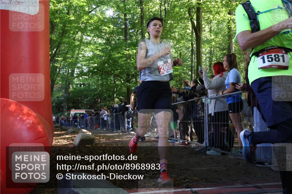 28.09.2025 - 33. Volkslauf durch das schöne Alstertal Strokosch-Dieckow http://msf.ph/oto/8968983 28.09.2025 11:49:21 Ziel 1567, 1581, 2608 meine-sportfotos.de