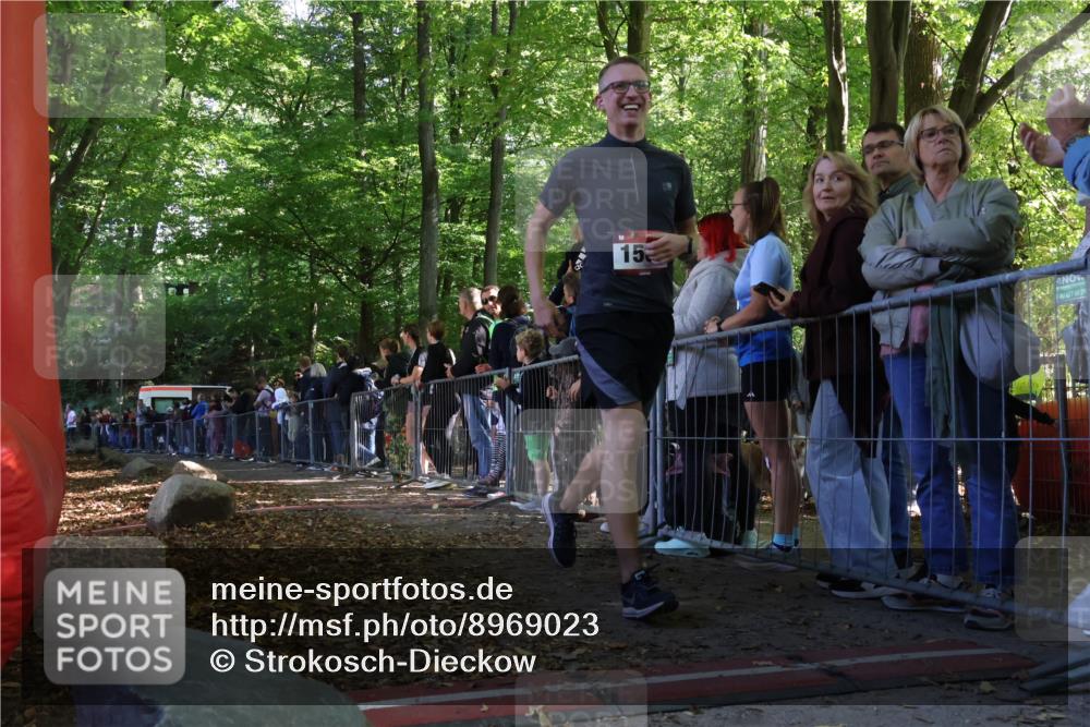 28.09.2025 - 33. Volkslauf durch das schöne Alstertal Strokosch-Dieckow http://msf.ph/oto/8969023 28.09.2025 11:49:23 Ziel 1567 meine-sportfotos.de