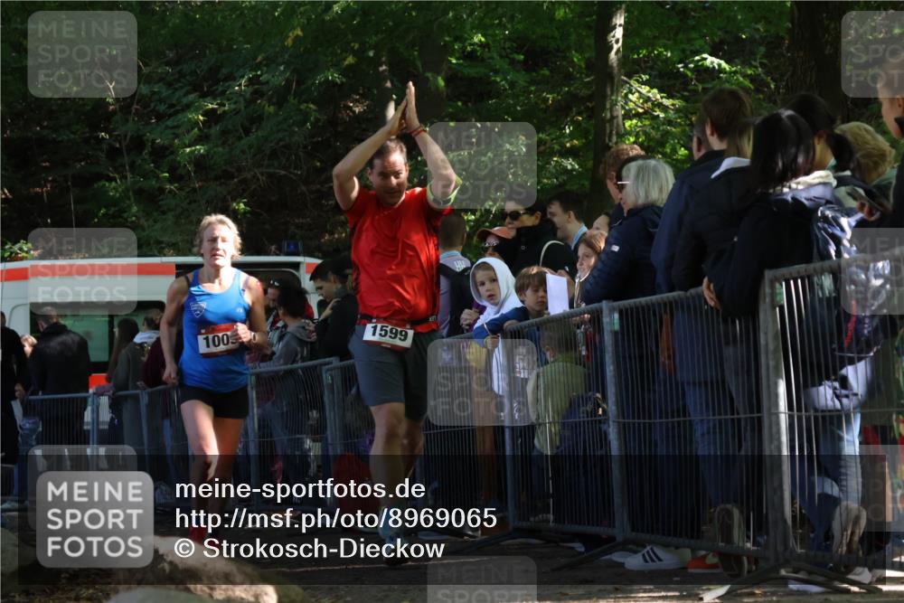 28.09.2025 - 33. Volkslauf durch das schöne Alstertal Strokosch-Dieckow http://msf.ph/oto/8969065 28.09.2025 11:49:30 Ziel 1009, 1599, 1616 meine-sportfotos.de