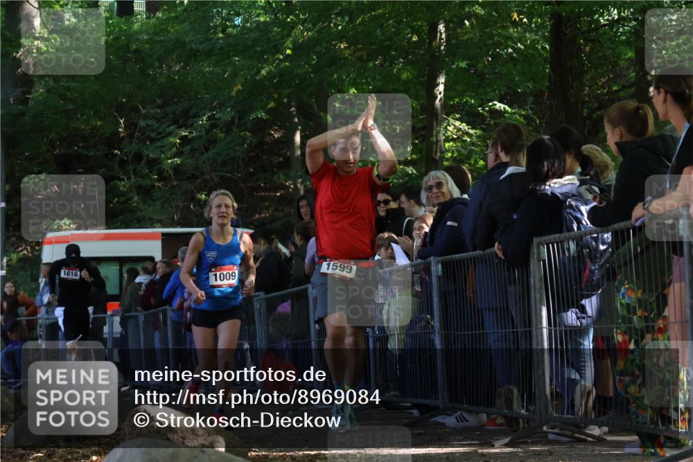 28.09.2025 - 33. Volkslauf durch das schöne Alstertal Strokosch-Dieckow http://msf.ph/oto/8969084 28.09.2025 11:49:31 Ziel 1009, 1599, 1616 meine-sportfotos.de