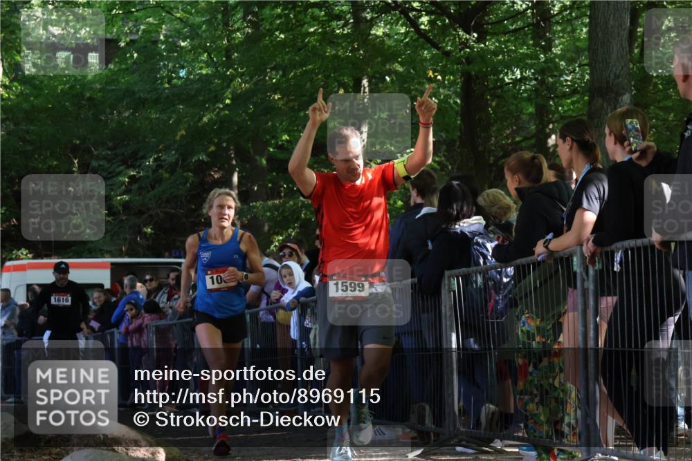 28.09.2025 - 33. Volkslauf durch das schöne Alstertal Strokosch-Dieckow http://msf.ph/oto/8969115 28.09.2025 11:49:32 Ziel 1009, 1599, 1616 meine-sportfotos.de