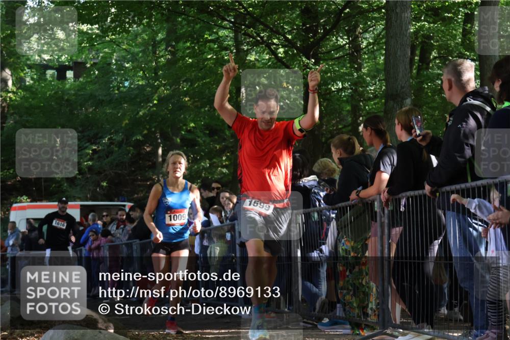 28.09.2025 - 33. Volkslauf durch das schöne Alstertal Strokosch-Dieckow http://msf.ph/oto/8969133 28.09.2025 11:49:32 Ziel 1009, 1599, 1616 meine-sportfotos.de