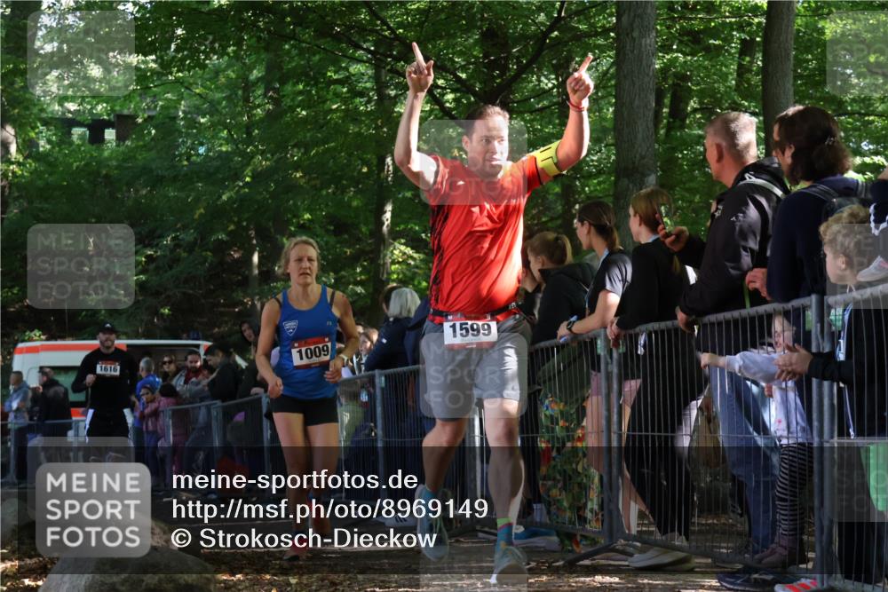 28.09.2025 - 33. Volkslauf durch das schöne Alstertal Strokosch-Dieckow http://msf.ph/oto/8969149 28.09.2025 11:49:33 Ziel 1009, 1599, 1616 meine-sportfotos.de