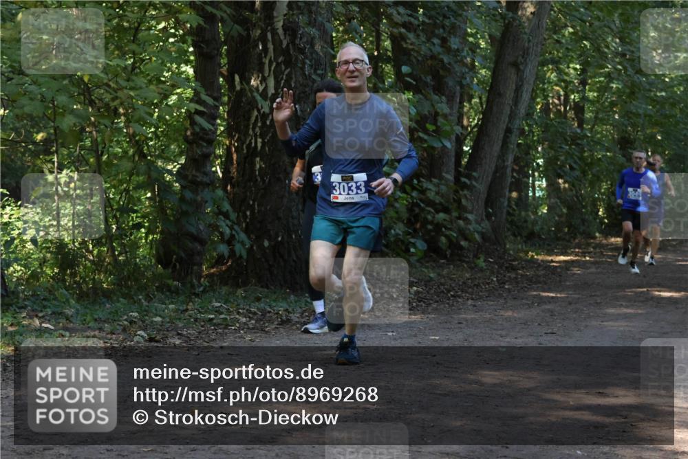 28.09.2025 - 33. Volkslauf durch das schöne Alstertal Strokosch-Dieckow http://msf.ph/oto/8969268 28.09.2025 11:24:46 Laufen 3033, 3049 meine-sportfotos.de